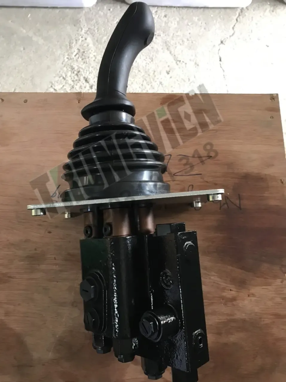 Tay điều khiển thủy lực 60304000194 